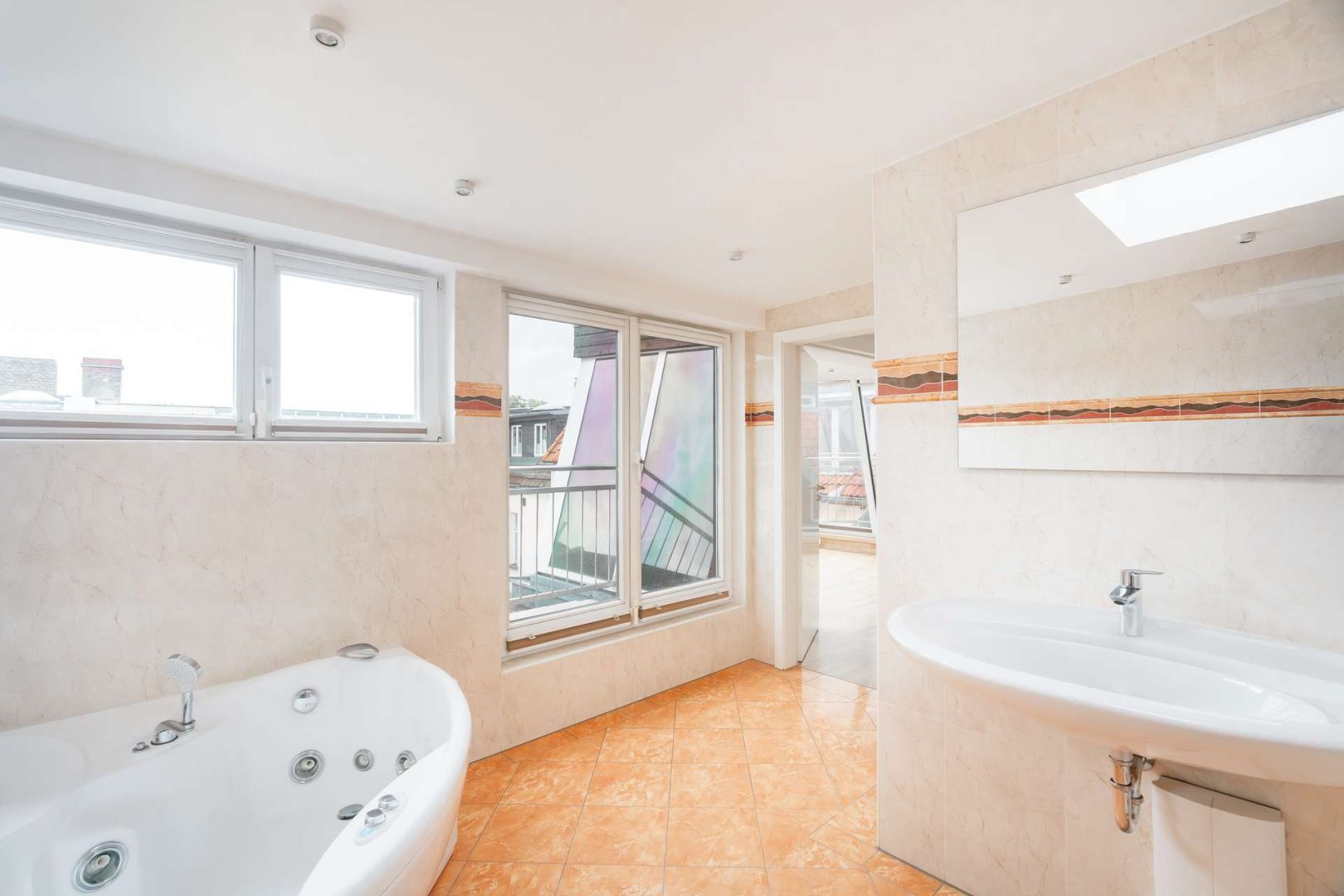 Badezimmer mit Whirpool