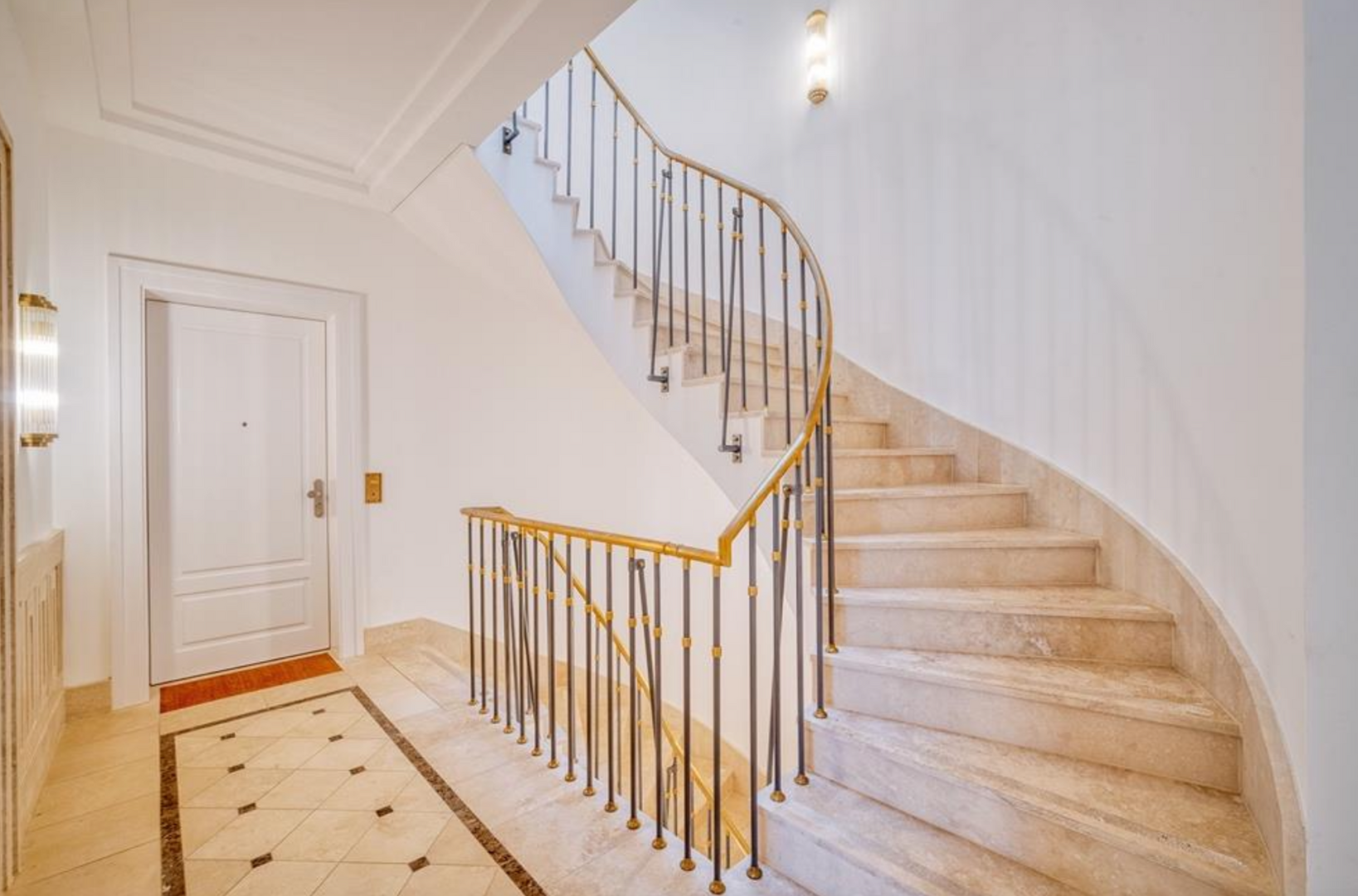 Treppen zum Untergeschoss